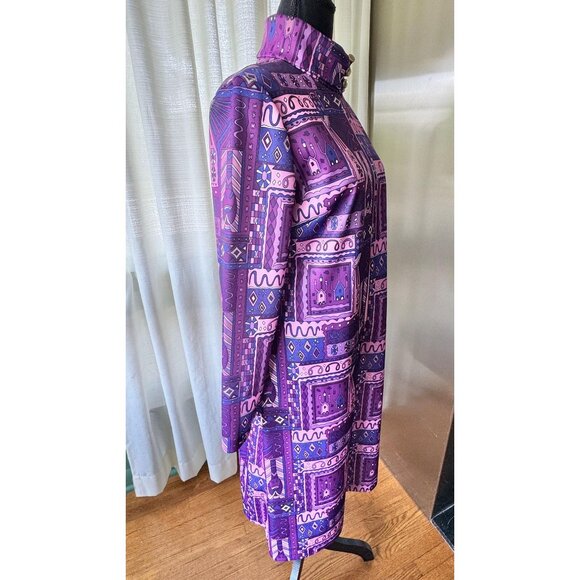 Vintage 70s dress, purple pink MOD pattern, convertible collar, knee-length long - Picture 6 of 9